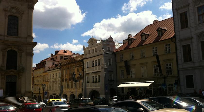 Little Town Budget Hotel Praga Zewnętrze zdjęcie